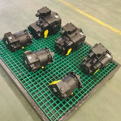 Nạp thủ công Máy phun ướt Truyền động thủy tĩnh Bố cục đơn giản